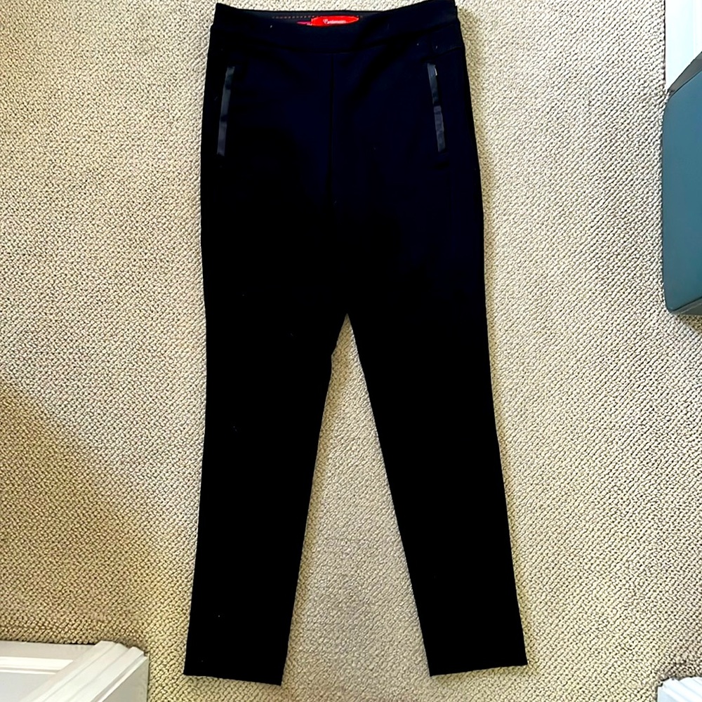 Anthropologie Cartonnier black tapered holiday pant. Size 4.